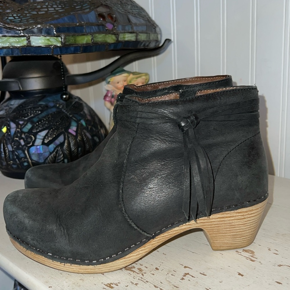 Black suede leather Dansko booties size 38/7.5
